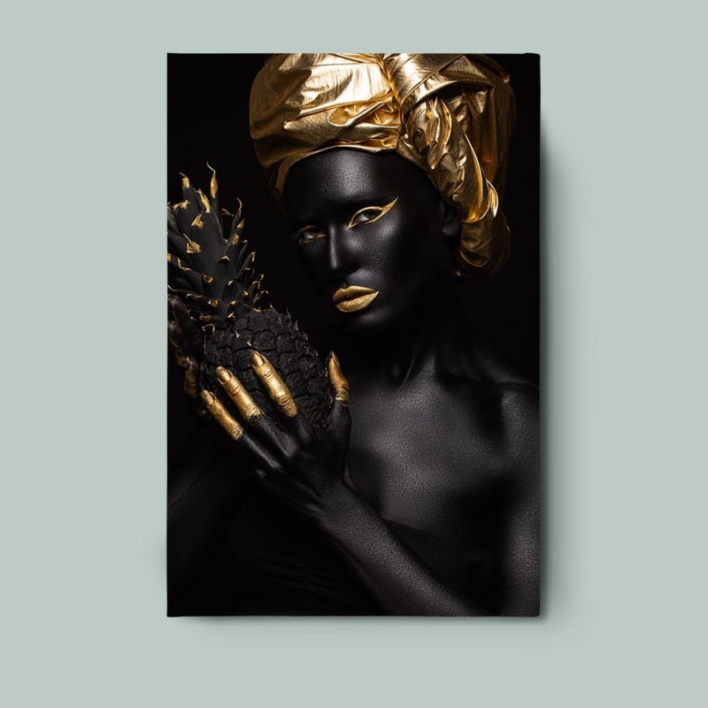 Tablou canvas vertical auriu "Femeie africana cu ananas"