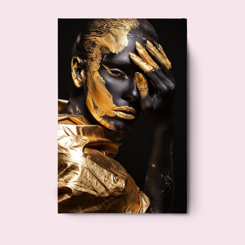 Tablou canvas vertical "Femeie imbracata in aur"