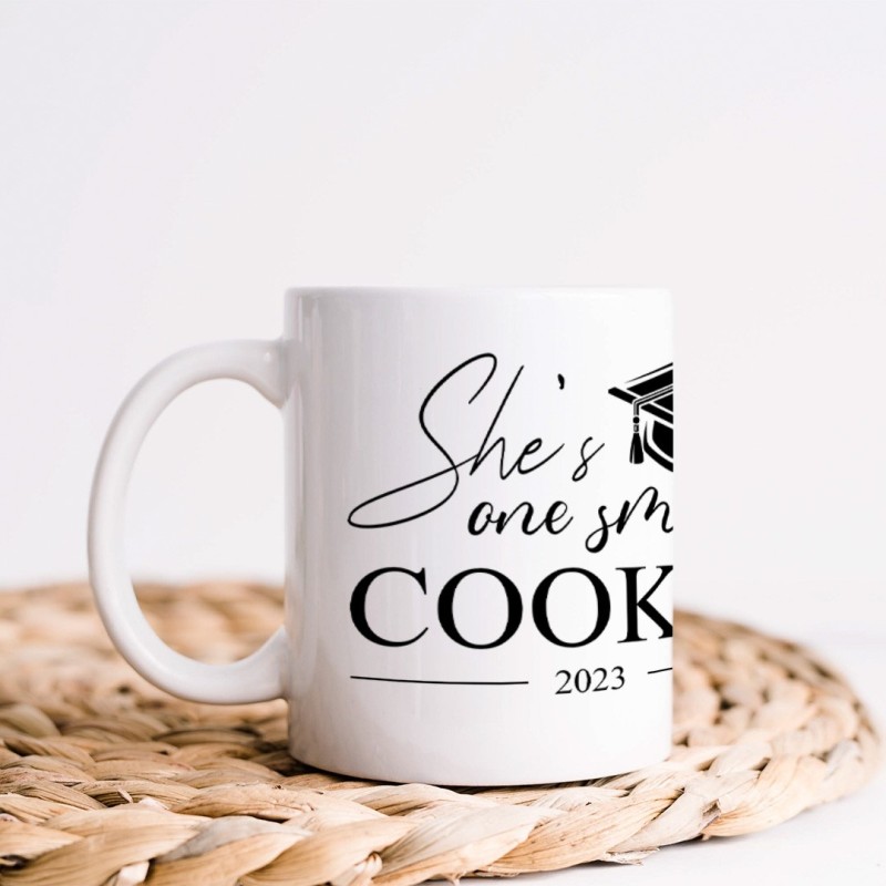 Cana personalizata pentru absolvire "She's one smart cookie" si an